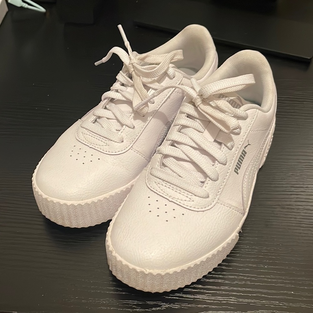 White laced Pumas